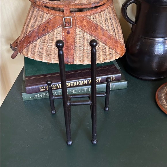 Black Metal Art Picture Frame Stand - Picture 3 of 9